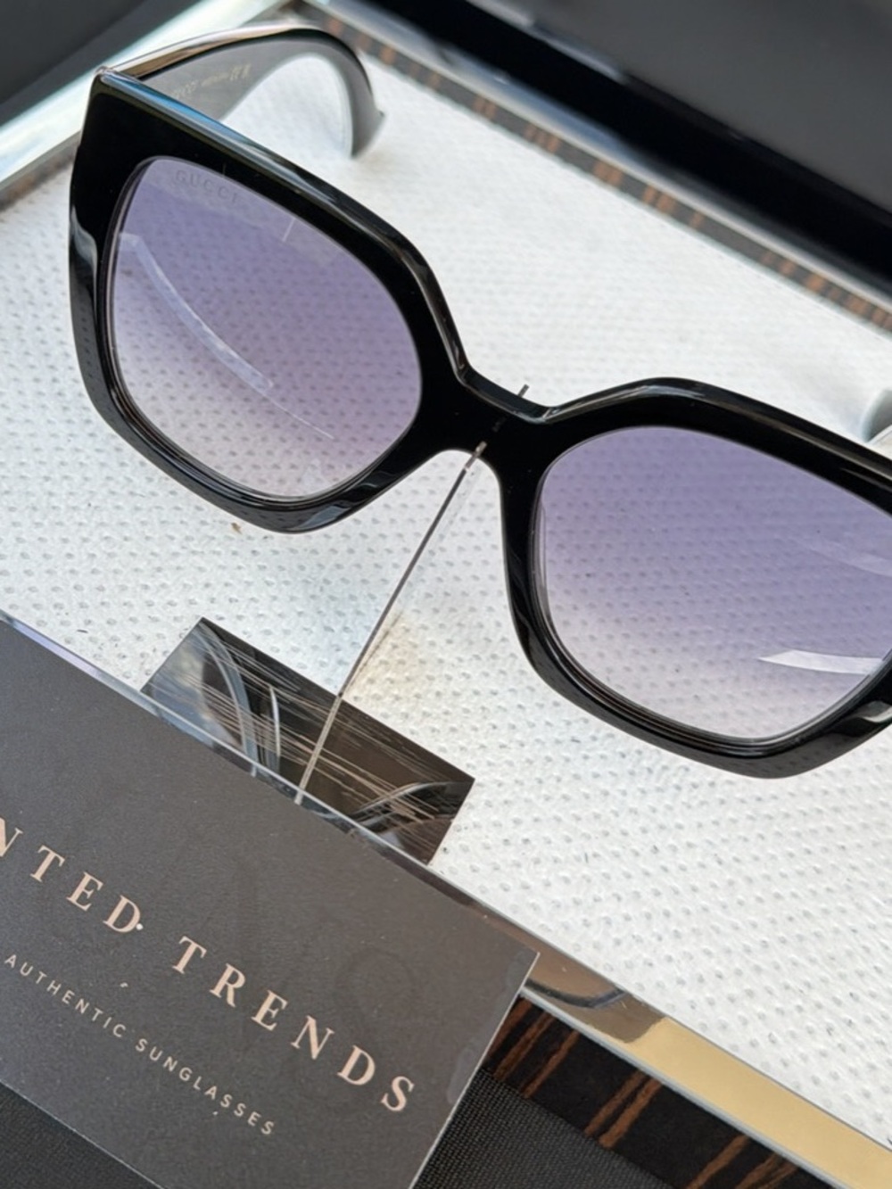 Gucci Black and White Square Sunglasses with Gold Logo Emblem NWT Authentic - Picture 3 of 4